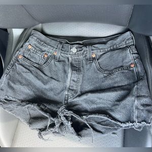 black levi 501 shorts size 4